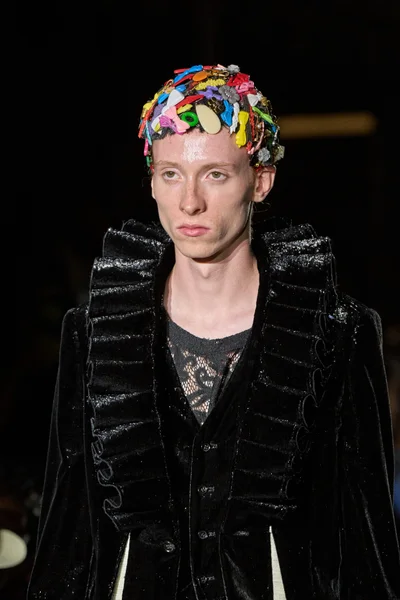 Look 18
